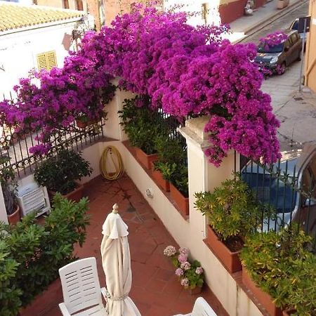 Monolocale In Villa Centrale Ла-Маддалена Экстерьер фото